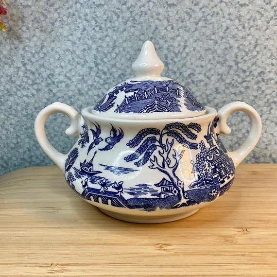 Vintage English Ironstone ‘Old Willow’ Sugar Bowl With Lid / 1960s-80s / Traditional Blue & White / Crockery / Retro Tableware / Storage
