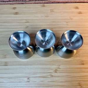 Vintage 1970s Set of 3 Brushed Stainless Steel Egg Cups / Retro Tableware / Vintage Kitchen Crockery / Breakfast Setting / Camping Dining zdjęcie 5