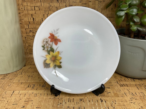 JAJ Pyrex Autumn Glory 16.5 cm Side Tea Plates. 1970s Vintage.