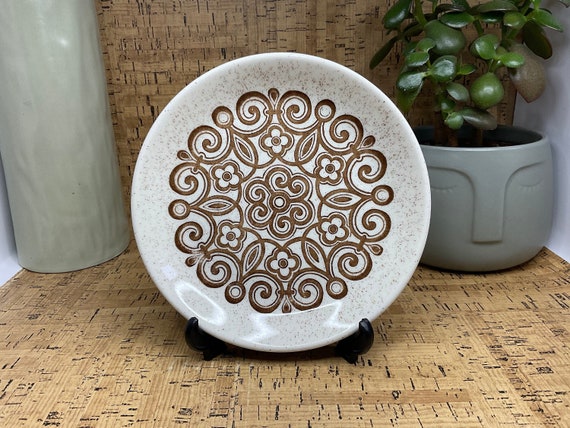 Vintage 1970s Biltons ‘Celtic Rose’ Brown and Beige Scroll Pattern Side Tea Plates / Retro Tableware and Kitchen Crockery / Home Decor
