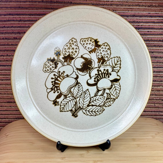Kiln Craft ‘Bramble’ 25.5 cm Dinner Plates / Retro Tableware / 70s Home Decor Accessory / Beige and Brown / Vintage Kitchen / Retro Gift
