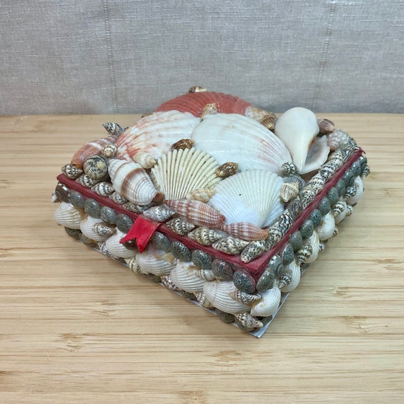 Vintage Shell Covered Square Trinket Box / 1960s / Jewellery Box / Pink and White Scallops / Dressing Table / Vanity Storage & Organisation