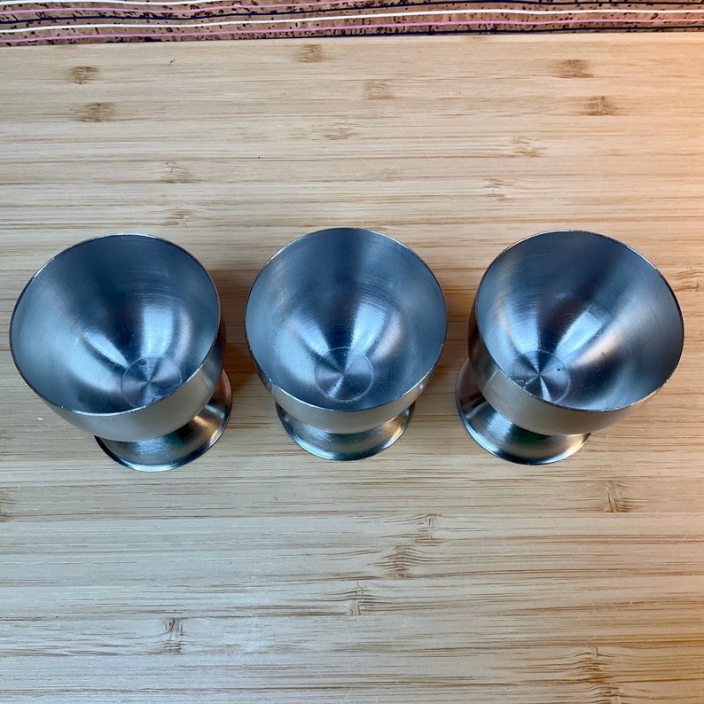 Vintage 1970s Set of 3 Brushed Stainless Steel Egg Cups / Retro Tableware / Vintage Kitchen Crockery / Breakfast Setting / Camping Dining zdjęcie 4