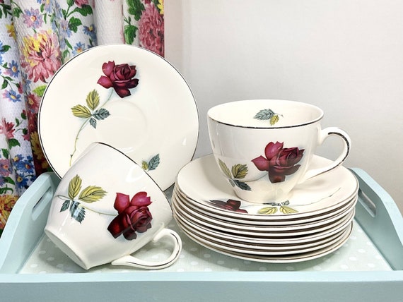 Alfred Meakin ‘Realm Rose’ Cups and Saucers. 1960s Vintage.
