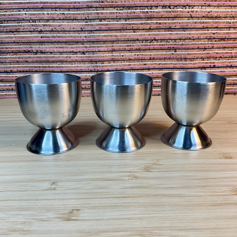 Vintage 1970s Set of 3 Brushed Stainless Steel Egg Cups / Retro Tableware / Vintage Kitchen Crockery / Breakfast Setting / Camping Dining zdjęcie 3