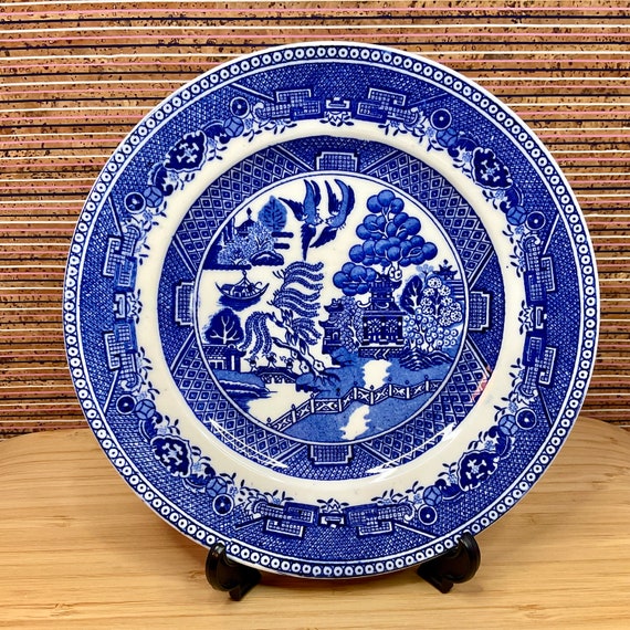 Victoria Porcelain 20 cm Willow Pattern Salad Plate / Traditional Blue White / Crockery China / Retro Tableware / Home Decor / 1990s Vintage