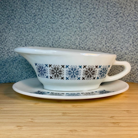 Vintage 1960s/70s JAJ Pyrex Chelsea Gravy / Sauce Boat and Saucer Set / Retro Tableware / Vintage Kitchen Crockery / Blue & Black Pattern /