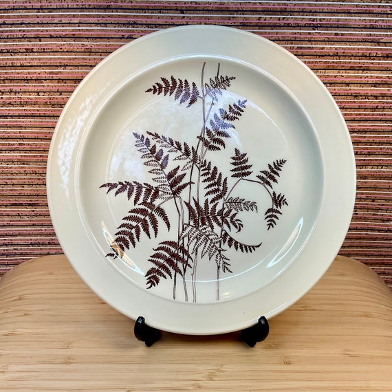 Vintage 1970s Royal Victoria ‘Wild Country’ 22.5 cm Salad Small Dinner Plates / Retro Tableware / Brown Fern Pattern / Home Decor Accessory