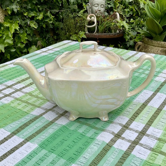 Johnson Bros ‘Pareek’ Lustreware Footed Teapot. 1930s/40s Vintage.