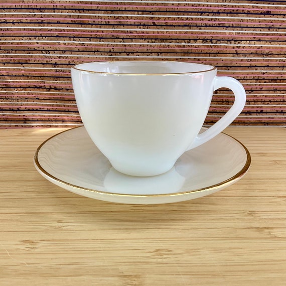 Arcopal ‘Opale’ Yellow Tint 8.5 cm Cup and 14 cm Saucer / 1960s / Mid Century Milk Glass / Opalescent / Gold Trim / Single Set / Home Decor