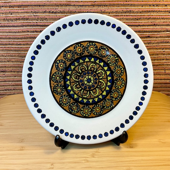 J & G Meakin ‘Tuscany’ 18 cm Side Tea Plates / 1970s Vintage / Retro Tableware and Kitchen Crockery / 70s Home Decor Accessor