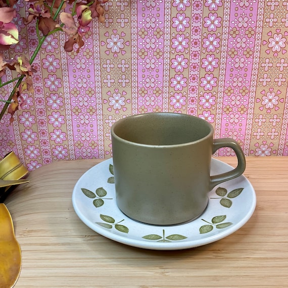 Vintage 1970s J & G Meakin ‘Tulip Time’ Cups and Saucers / Olive Green Folky Floral Pattern / Retro Tableware / 70s Home Decor Accessory