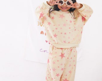 Kids cream & pink star lounge set/ kids pink lounge set/ lounge set for kids/ kids cozy clothing/ comfy clothing for kids/ kids sweats