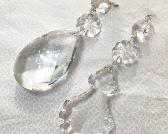 Lámpara de araña antigua en forma de lágrima con prismas de cristal tallado facetado. Dos estilos.