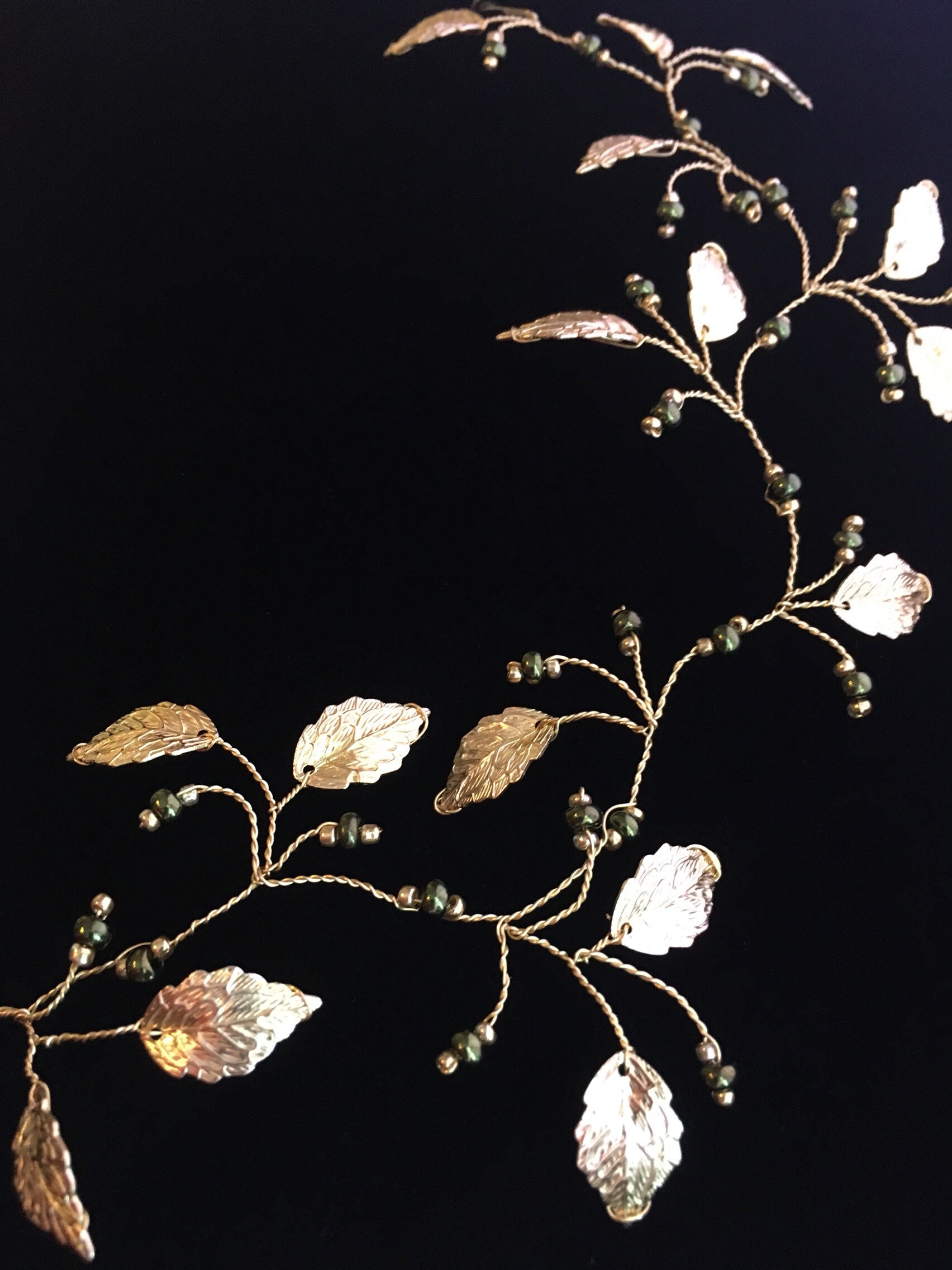 Vite per capelli da sposa in foglia d'oro: copricapo da sposa verde, regalo per damigelle d'onore - Italia