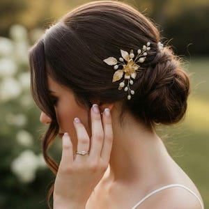 Bridal gold flower hair comb with leaves, Autumn Wedding jewellery, Fall accessory