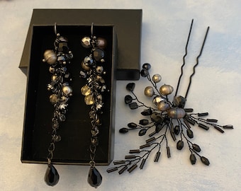 Set di perle nere: orecchini a grappolo e fermaglio per capelli, gioielli gotici, accessori di tendenza, regalo per il ballo di fine anno.