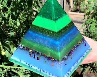 Large Resin Blue Green (Nature Colors) Pyramid Lamp