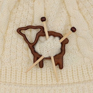 Sheep-shaped sapele wood brooch with miniature knitting needles