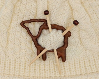 Sheep-shaped sapele wood brooch with miniature knitting needles