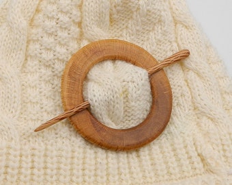 Broche de madera de encina para bufandas ( shawl pin )