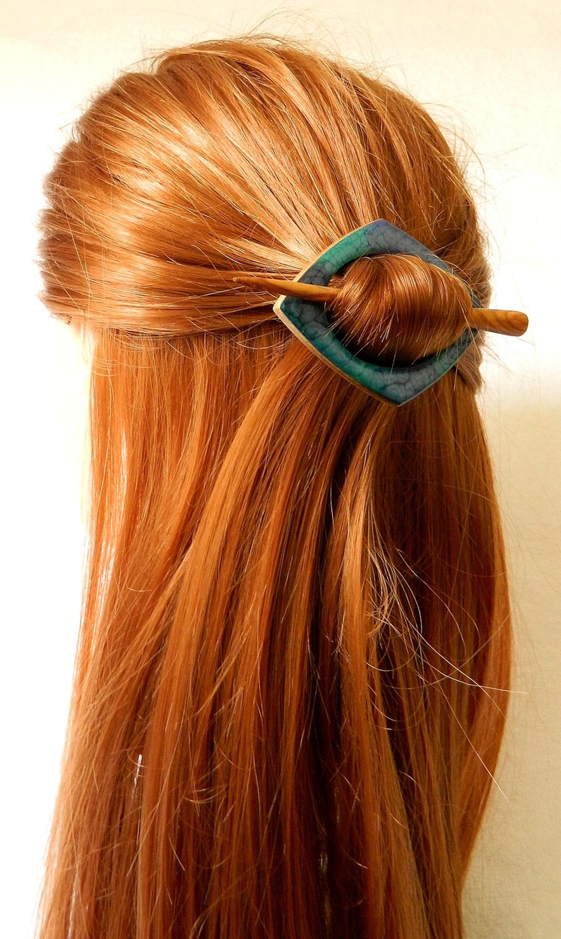 hair painted and lacquered by hand. jerseys Brooch for scarves