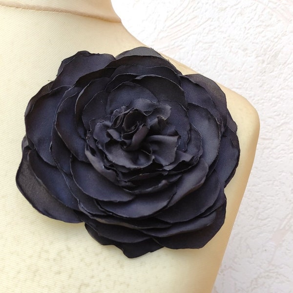 Broche grande fleur, broche en soie noire faite main, corsage, épingle à châle, lagenlook, corsage de fleurs, mariage, cadeau pour elle