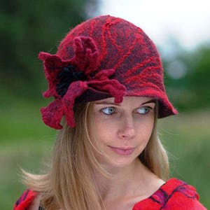 Red Black hat Felted hat with flower  Felt hat Great Gatsby hat 1920s hat unique merino wool silk nunofelt nuno retro