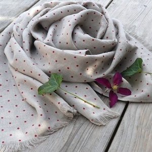 Miękki szalik z czystego lnu, szalik letni, naturalny szalik z lnu, styl boho, naturalny len, organiczny, zmiękczony len, szary z czerwonymi kropkami