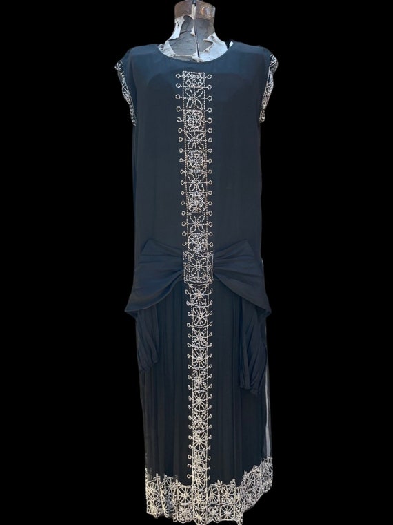 Antique 1920s Beaded Chiffon and Crepe Bow Dress … - image 2