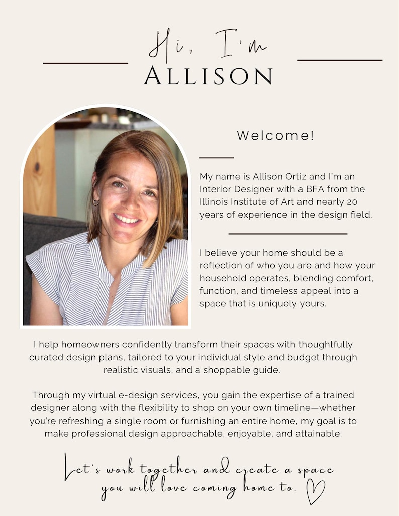 Puede incluir: Una tarjeta de presentaci&oacute;n profesional con el texto Hi, I'm ALLISON, Welcome! y una biograf&iacute;a de la dise&ntilde;adora de interiores Allison Ortiz. La tarjeta incluye un retrato de una persona con cabello casta&ntilde;o y una camisa a rayas.