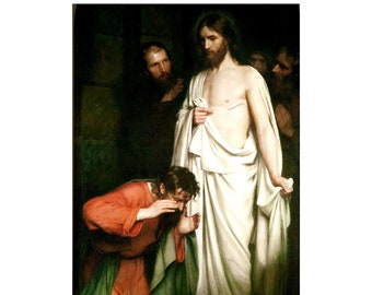Op de afbeelding: Een schilderij dat een scène uit de Bijbel voorstelt, met Jezus Christus met een wond op zijn borst, omringd door drie mannen. Een man knielt voor Jezus, terwijl een ander achter hem staat en naar de wond kijkt.
