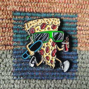 Skater I Love Pizza Skateboard With Sunglasses Enamel Lapel Hat Pin