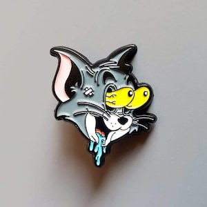 Pin de solapa esmaltado con dibujo de gato zombi Tom