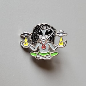 DJ Dubstep Bass Music Riddim EDM Music Festival UFO Alien Metal Enamel Lapel Hat Pin