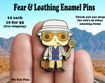 Pin de sombrero de solapa esmaltado con diseño de juguete de vinilo EDM de Miedo y asco en Las Vegas de Hunter S. Thompson