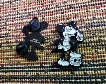 Pin de sombrero de solapa esmaltado con calavera de rata y ratón de dibujos animados