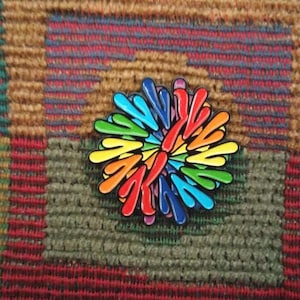 Spilla da bavero smaltata Mandala ROYGBIV speciale Spun Out