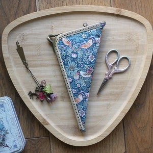 Étui à aiguilles pour ciseaux, outils de broderie, organisateur de dé à coudre avec cadre en métal, courtepointe, pochette de rangement pour ouvrages d'art, coussins à épingles