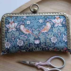 Needle Case Sewing Cross Stitch Organizer Metal Frame Clasp Embroidery Keeper Sewing Travel Kit