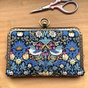 Needle Case Sewing Cross Stitch Organizer Metal Frame Clasp Embroidery Keeper Sewing Travel Kit