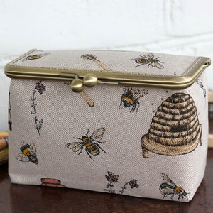 Bee Sewing Box Needlework Case Cross Stitch Embroidery Storage Travel Punch Needle Tools Holder Quilter Scissors Pouch Craft Organizer Bees & hives