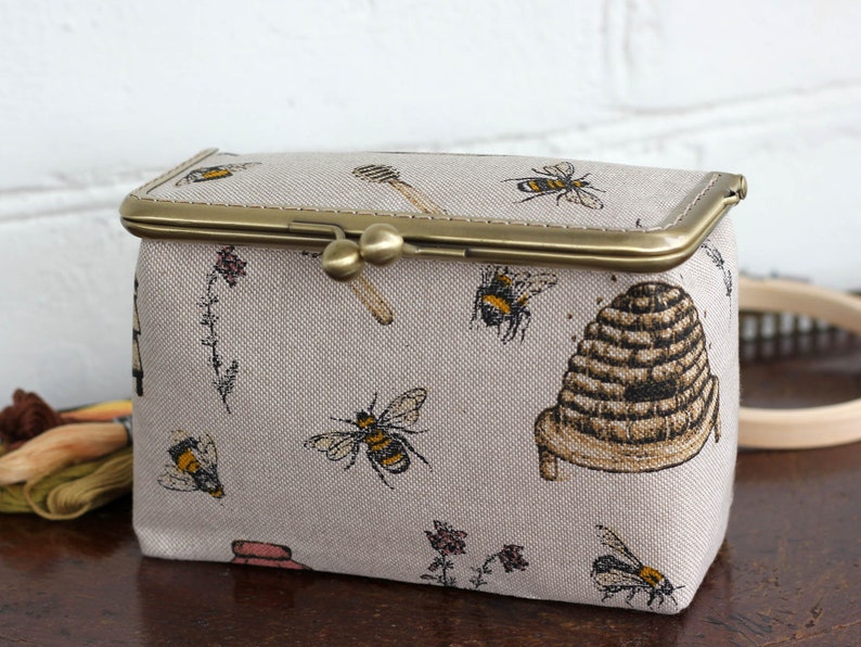 Bee Sewing Box Needlework Case Cross Stitch Embroidery Storage Travel Punch Needle Tools Holder Quilter Scissors Pouch Craft Organizer Bees & hives