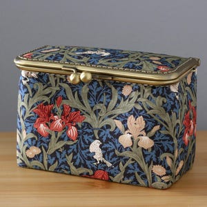 Estuche para bordado y punto de cruz: caja de costura, organizador de manualidades y kits de bordado.
