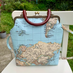 Borsa per progetti di ritiro Borsa per riporre oggetti artigianali Borsa in tela Borsa a tracolla in lino con mappa del mondo Borsa a mano in bronzo cucita a mano Struttura in metallo Manico in legno