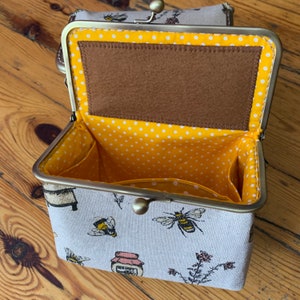 Bee Sewing Box Needlework Case Cross Stitch Embroidery Storage Travel Punch Needle Tools Holder Quilter Scissors Pouch Craft Organizer 画像 9