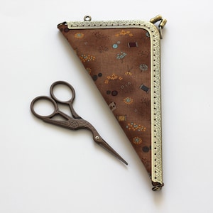 Needles Scissors Case Pin Cushions metal clasp Cross Stitch Quilter Organizer Embroidery Keeper Needle Book Storage Holder Travel Sewing Kit