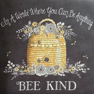 Bolsa organizadora de bordado con cremallera y ventana de vinilo para proyectos de punto de cruz en proceso. Bee Kind