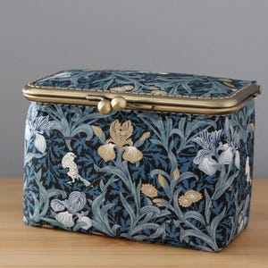 Cross stitch Box Case Sewing Spool Storage Travel Pin Needle Holder Basket Quilting Scissors Keeper Craft Organizer Pouch Project Bag