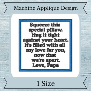 Könnte beinhalten: Maschinen-Applikationsdesign für ein Kissen mit dem Text "Squeeze this special pillow. Hug it tight against your heart. It's filled with all my love for you, now that we're apart. Love, Papa".